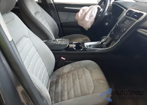 2016 Ford Fusion S z USA, uszkodzony, nr VIN 3FA6P0G77GR129684